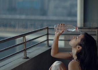 吃瓜导航：果然资源浪费得有气质，祥云朵朵飘过