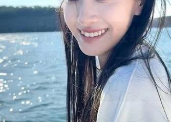 把“吃瓜黑料在线”添加到你的安卓主页，随时随地，一边走一边看，心跳加速ing…